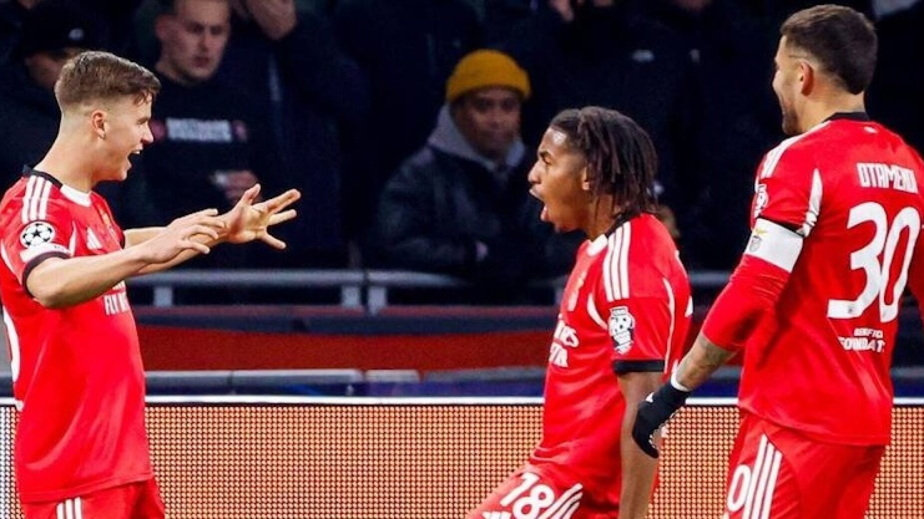 Benfica arranca de Amesterd&atilde;o a 1&ordf; vit&oacute;ria desta Champions