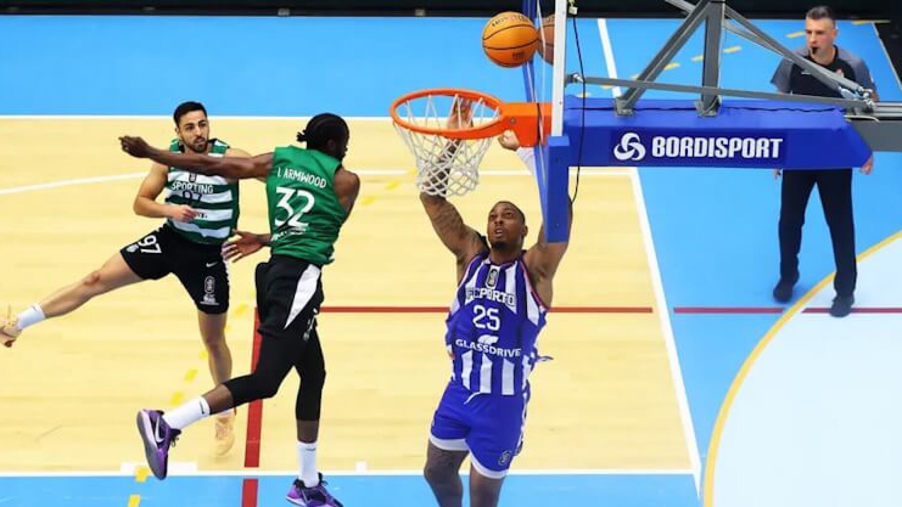 FC Porto vence Sporting e está próximo da final do playoff de basquetebol
