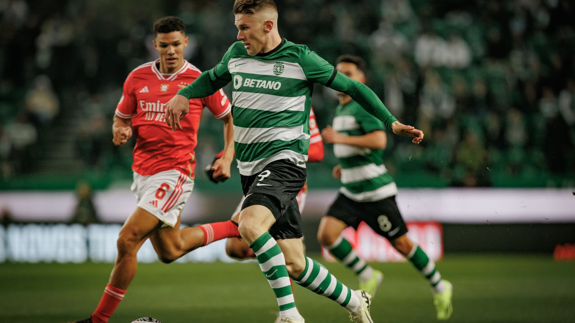 Dérbi na Luz em modo alta tensão: Benfica e Sporting frente a frente numa noite que pode abalar o topo da tabela