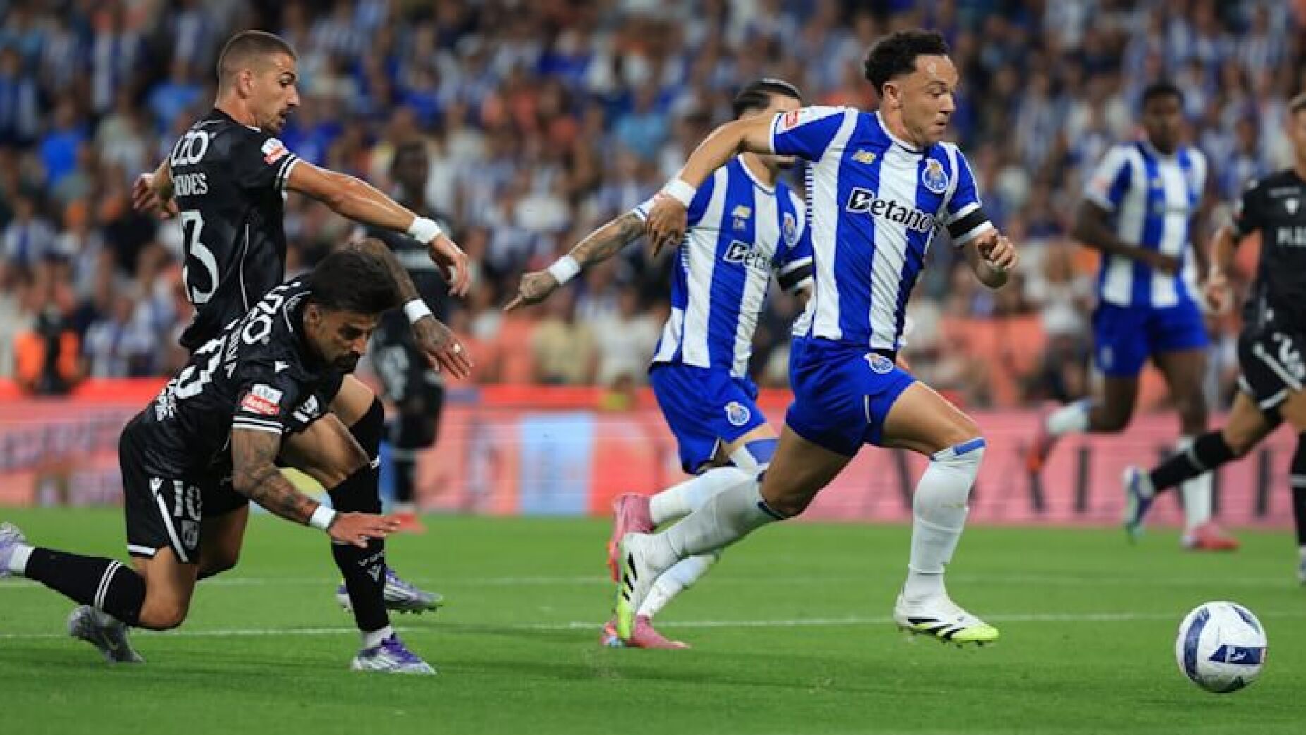 Avaliação da FPF às arbitragens do FC Porto-V. Guimarães e Casa Pia-Sporting dão que falar