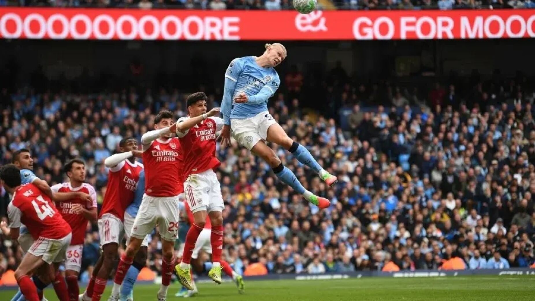 Arsenal a tr&ecirc;s pontos do City com jogo a menos para o advers&aacute;rio &mdash; o t&iacute;tulo ingl&ecirc;s vai at&eacute; &agrave; &uacute;ltima jornada