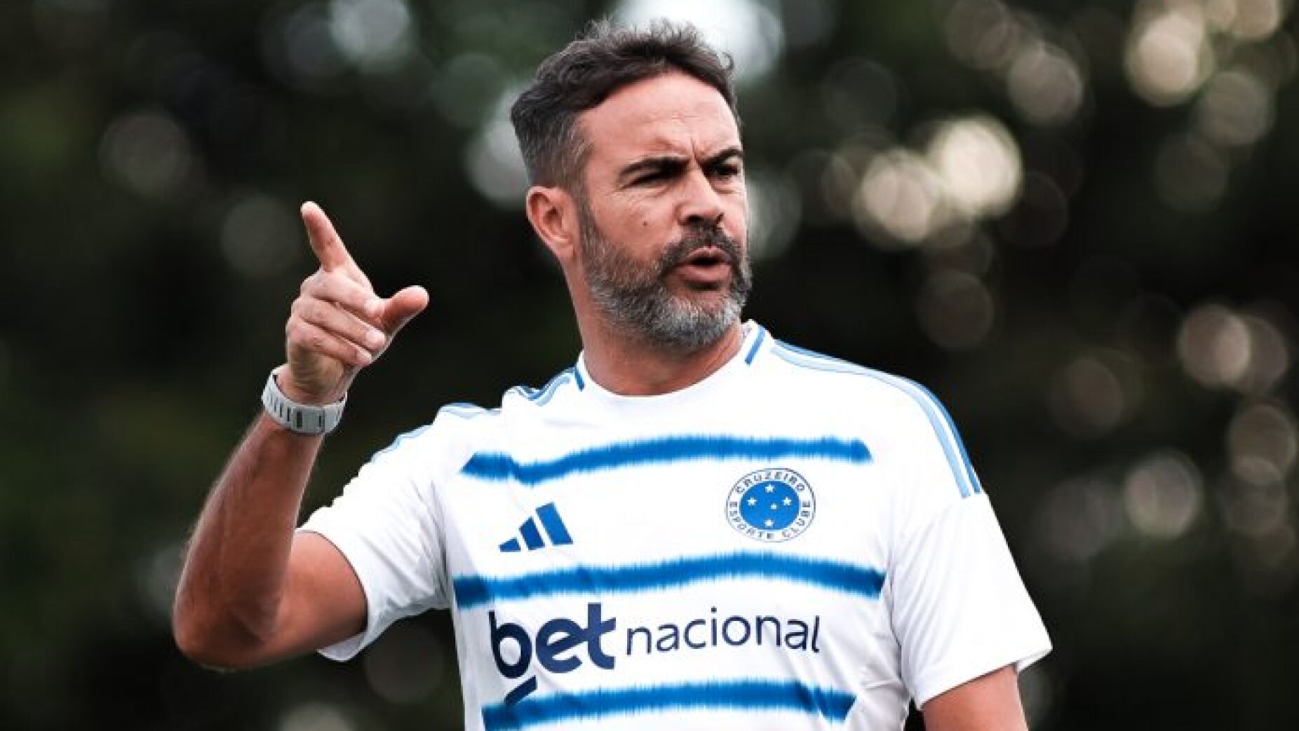 “Não falo do passado”: Artur Jorge deixa mensagem forte após estreia arrasadora no Cruzeiro