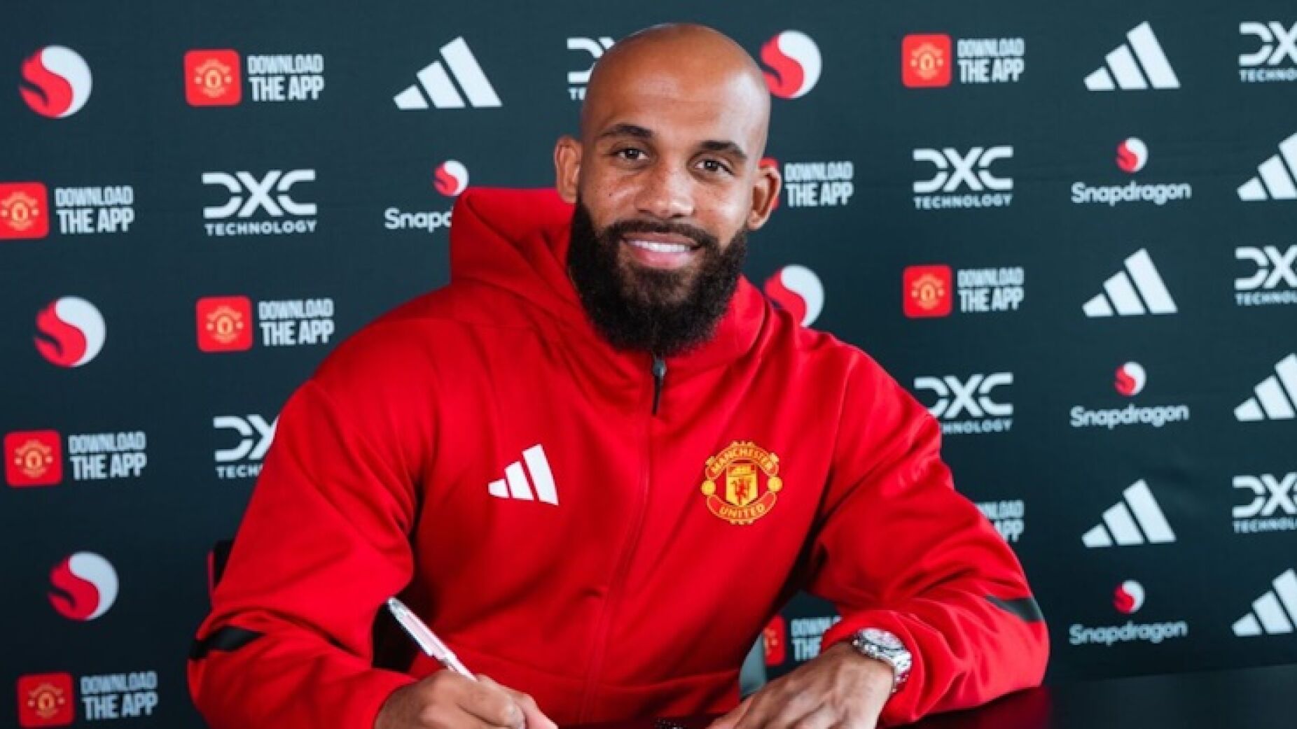Mbeumo lembra Ronaldo após assinar pelo Man. United