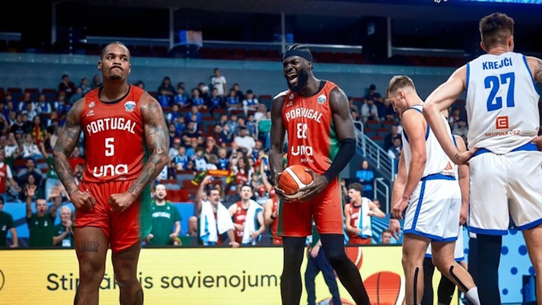 Portugal arranca Eurobasket com vitória histórica e Queta em grande
