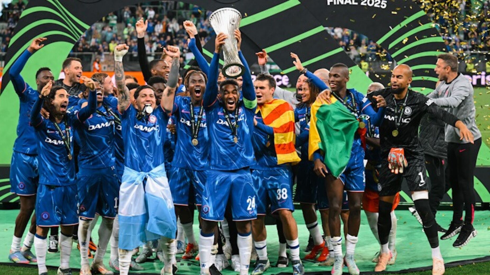 Chelsea goleia Betis e conquista a Liga Conferência (Vídeo)