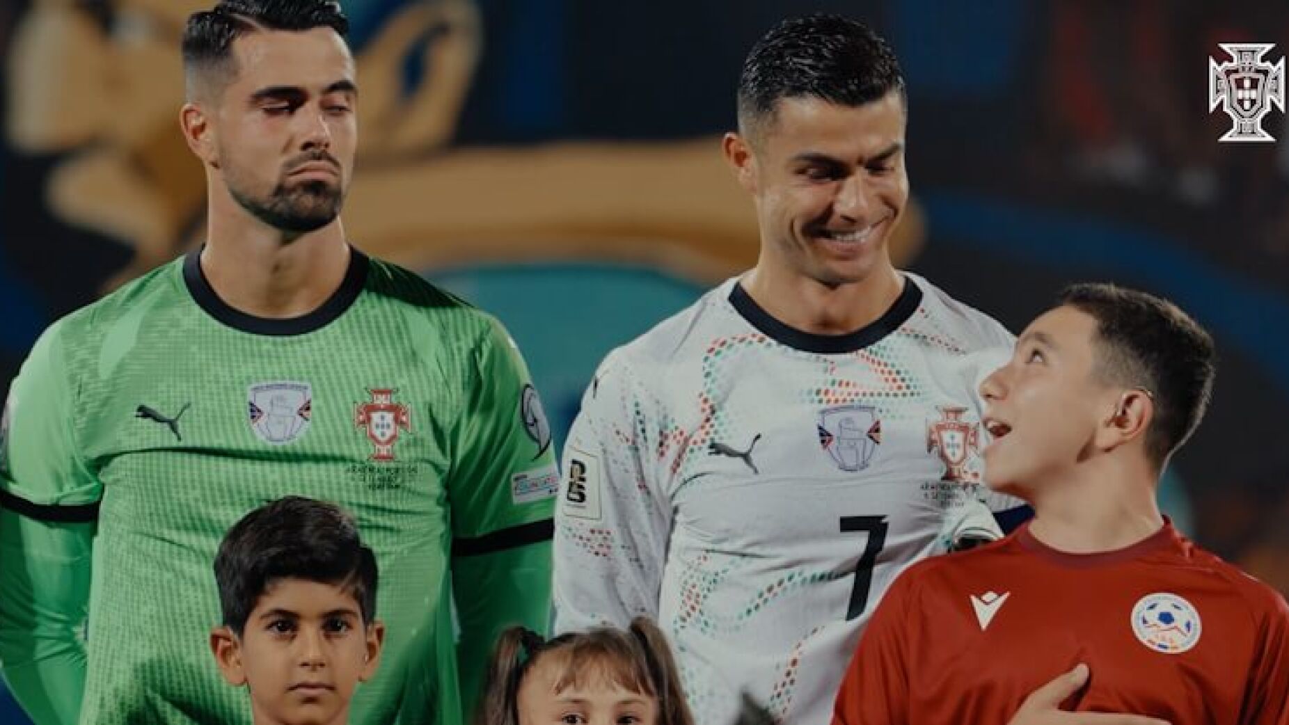 Novas imagens do gesto de Ronaldo que deixou menino arménio a chorar
