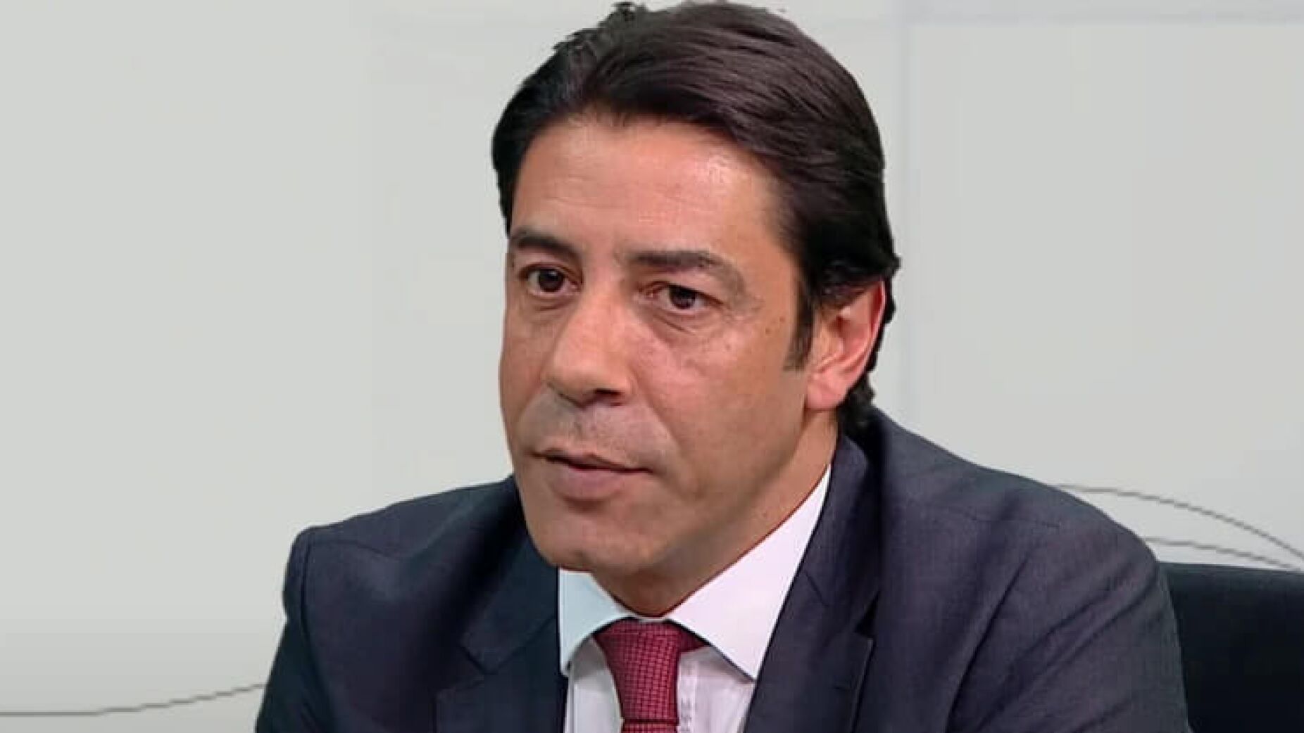 Movimento ‘Servir o Benfica’ arrasa Rui Costa após áudio de Lage