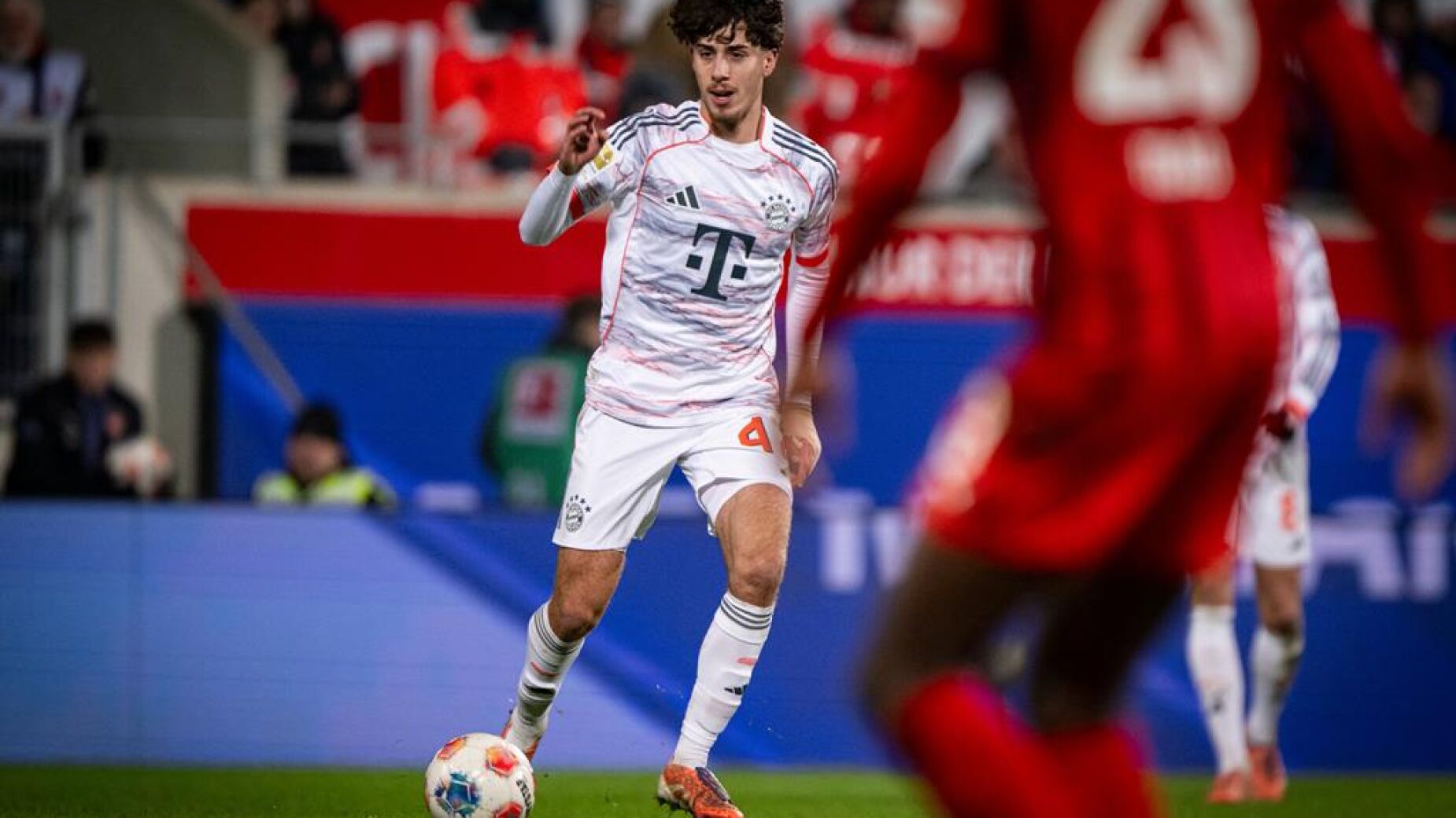 David Daiber estreia-se no Bayern e confirma estatuto de &ldquo;novo Kimmich&rdquo;