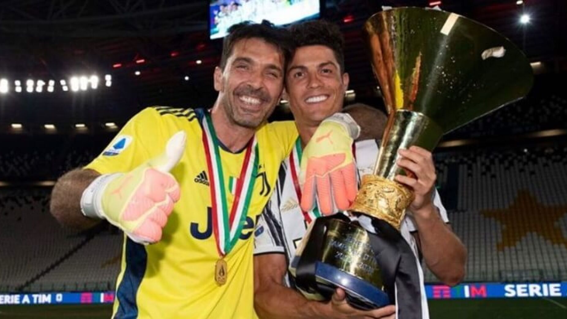 Buffon: "Há uma dupla personalidade: o CR7 e o Cristiano"