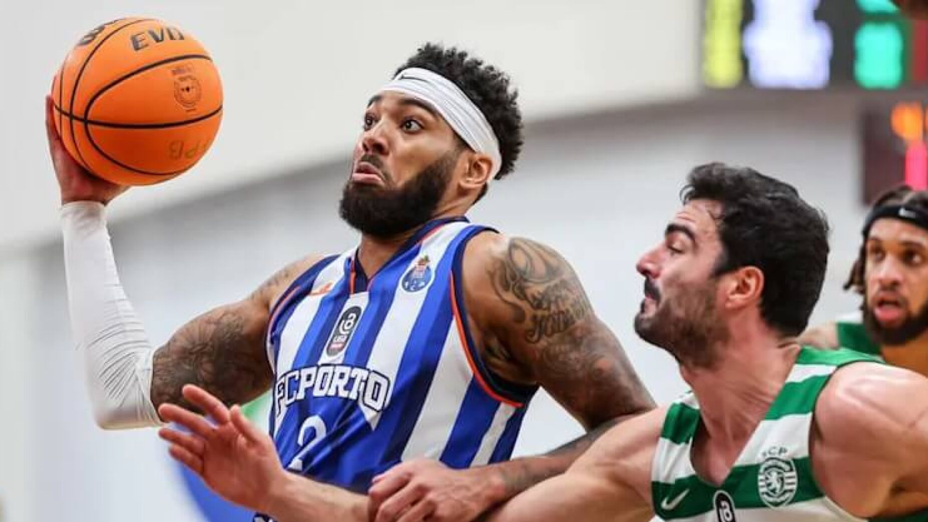 FC Porto vence Sporting e está em vantagem nas 'meias' dos playoffs da liga de basquetebol