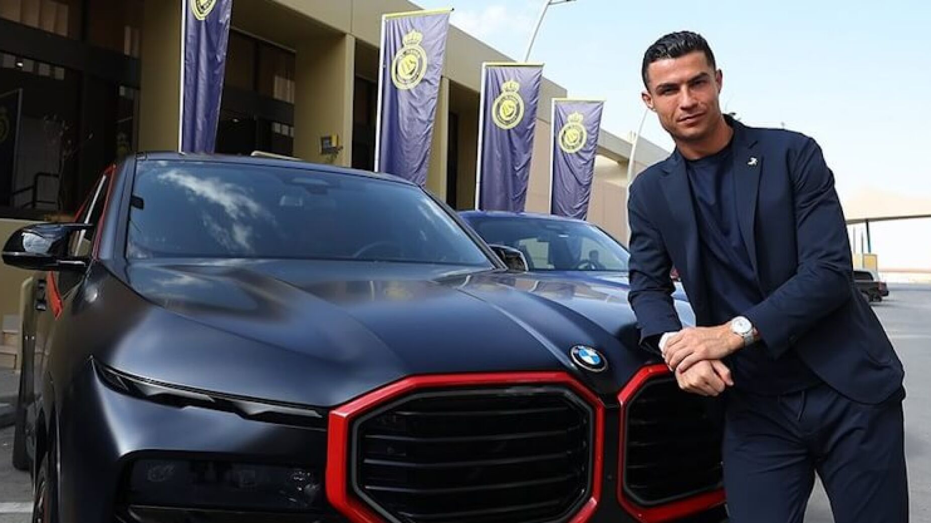 Al Nassr oferece bomba da BMW para a garagem de Ronaldo