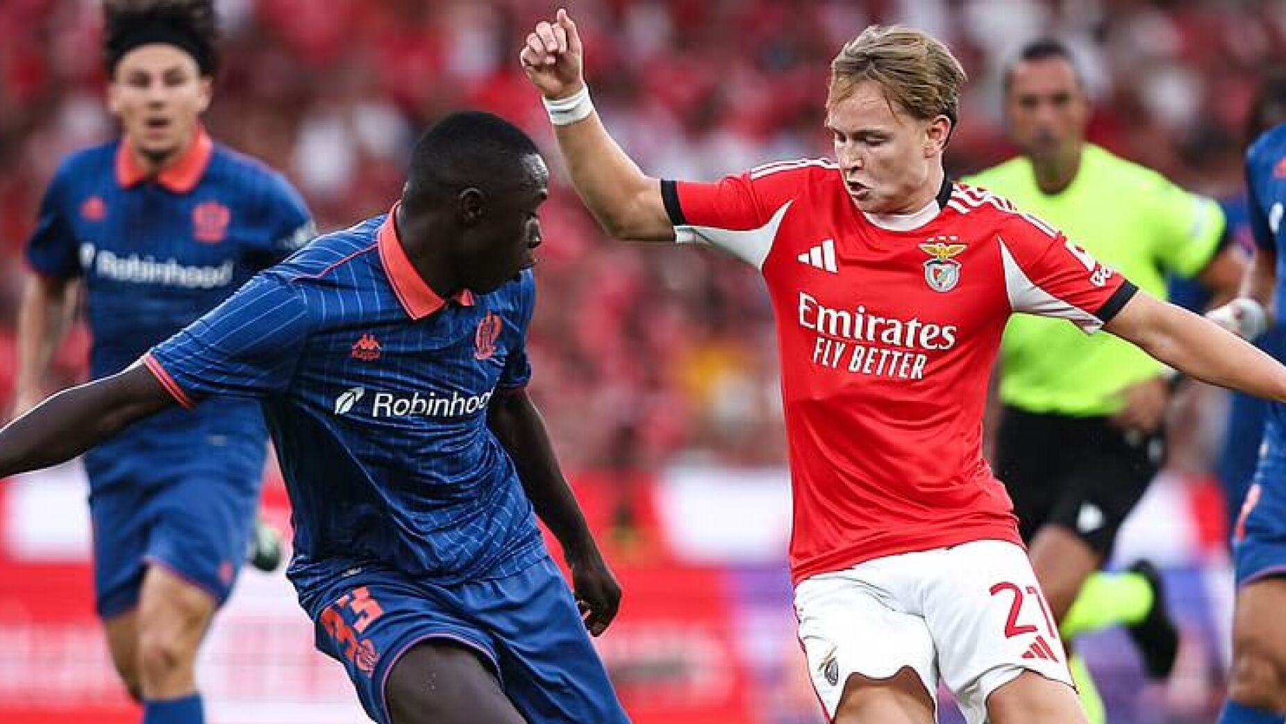Benfica provoca Nice mas acaba por cometer erro crasso