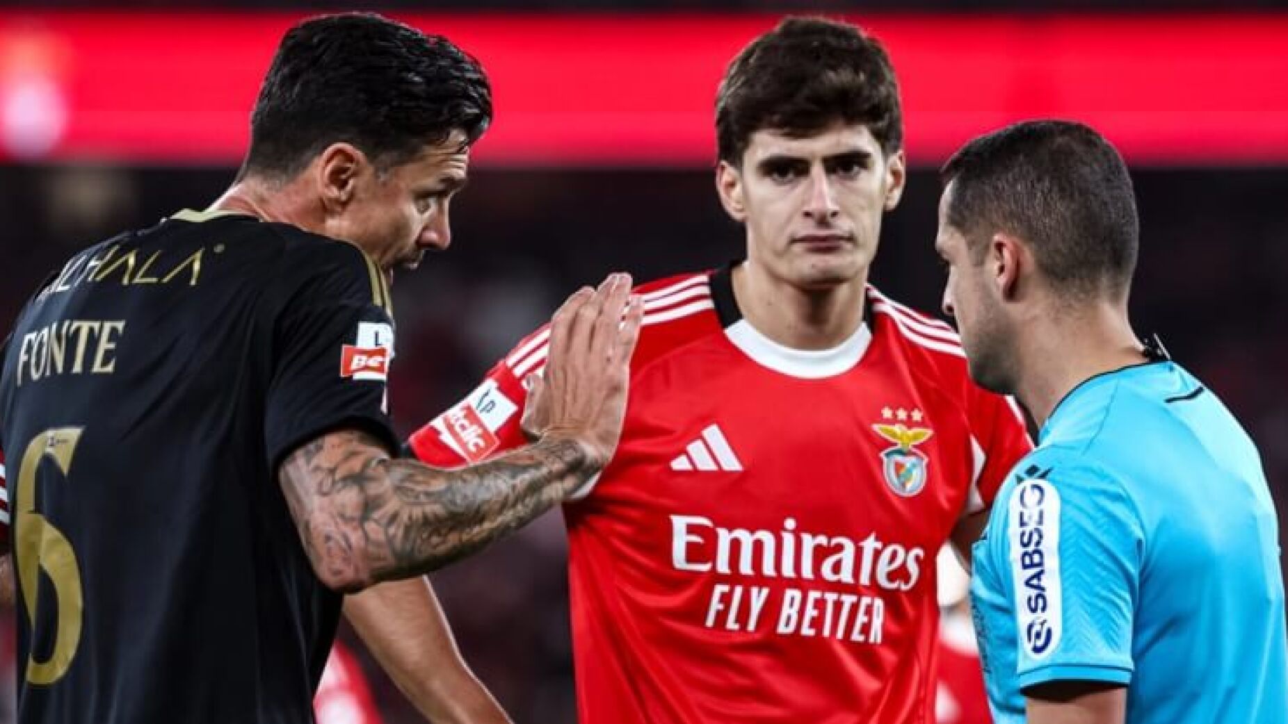 &Aacute;rbitros avan&ccedil;am com queixa contra Ant&oacute;nio Silva ap&oacute;s o Benfica-Casa Pia