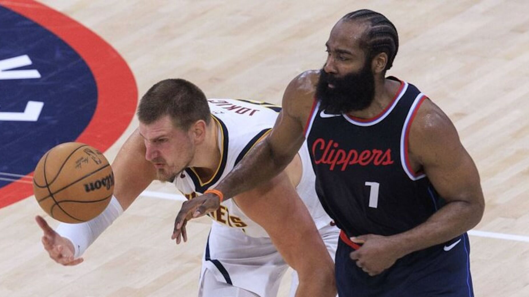 Playoffs da NBA 2025: Intensidade em Alta e Confrontos à Moda Antiga