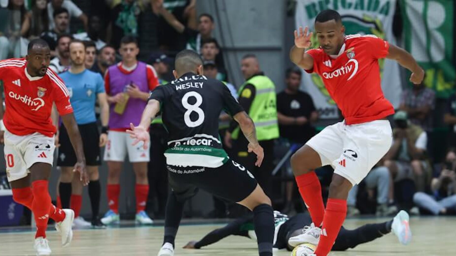 Benfica arrasa arbitragem do derbi de futsal: "Sporting foi favorecido"