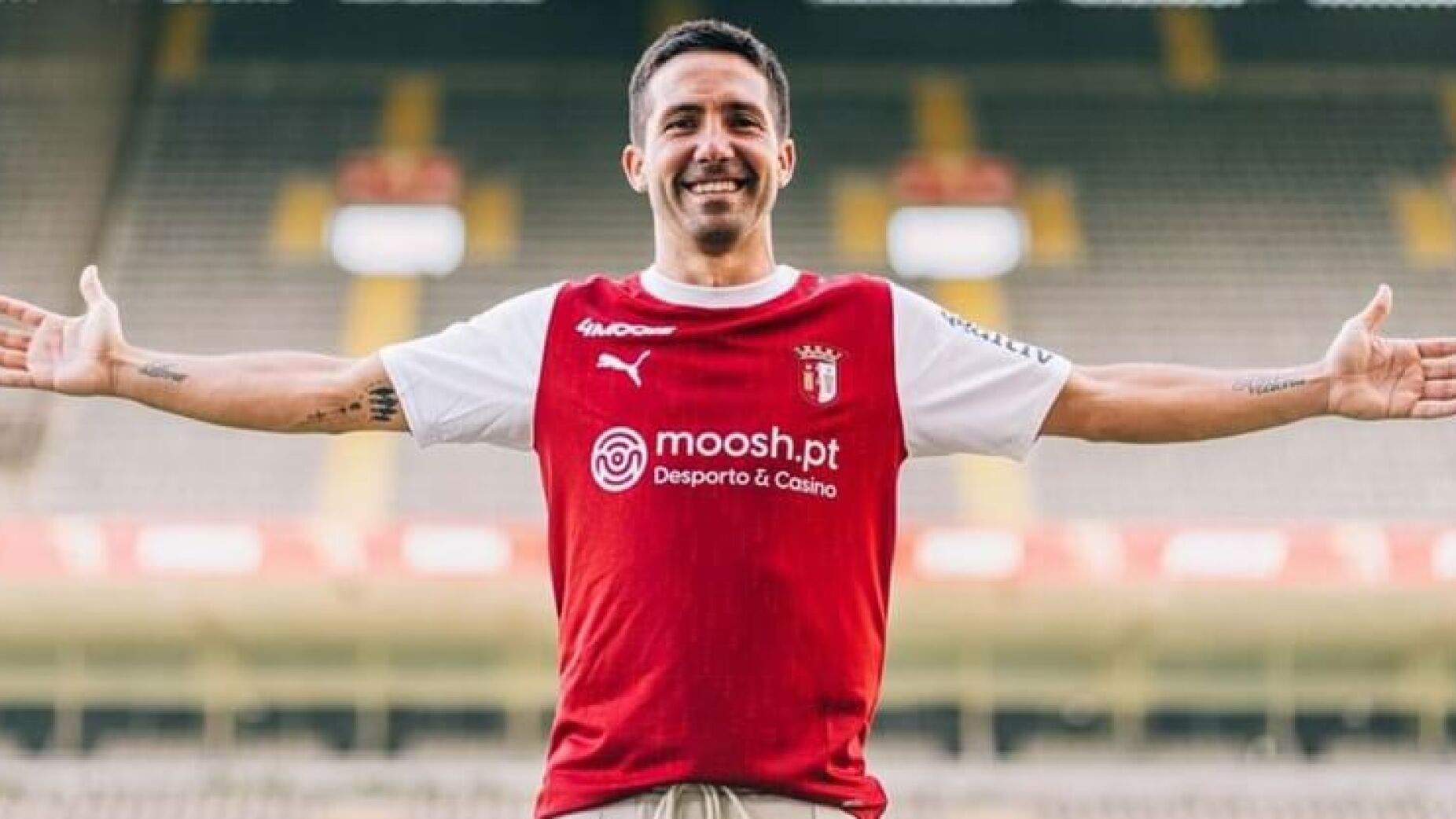 João Moutinho renova com o SC Braga - OFICIAL