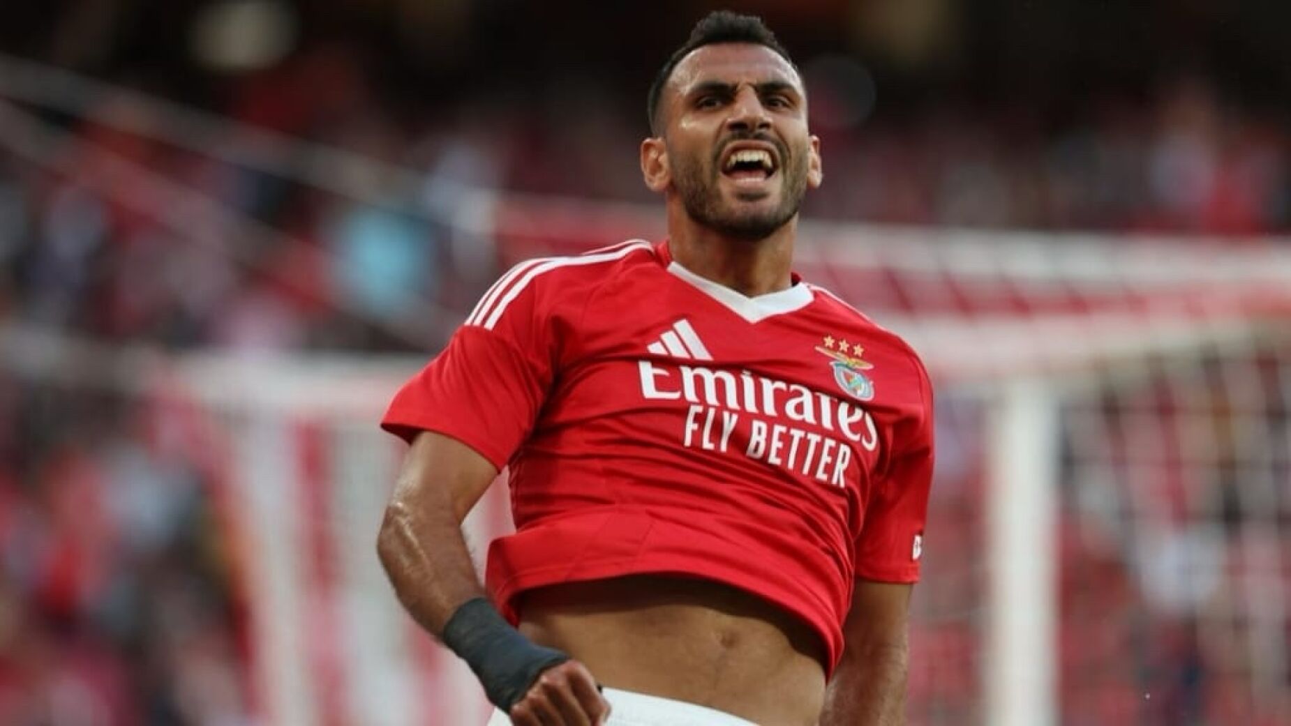 Benfica cresce por dentro: controlo emocional e solidez decidem frente ao Famalic&atilde;o