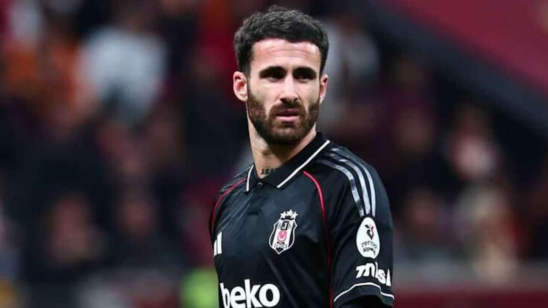 Treinador do Besiktas aborda caso Rafa: "Logo no 1º dia..."