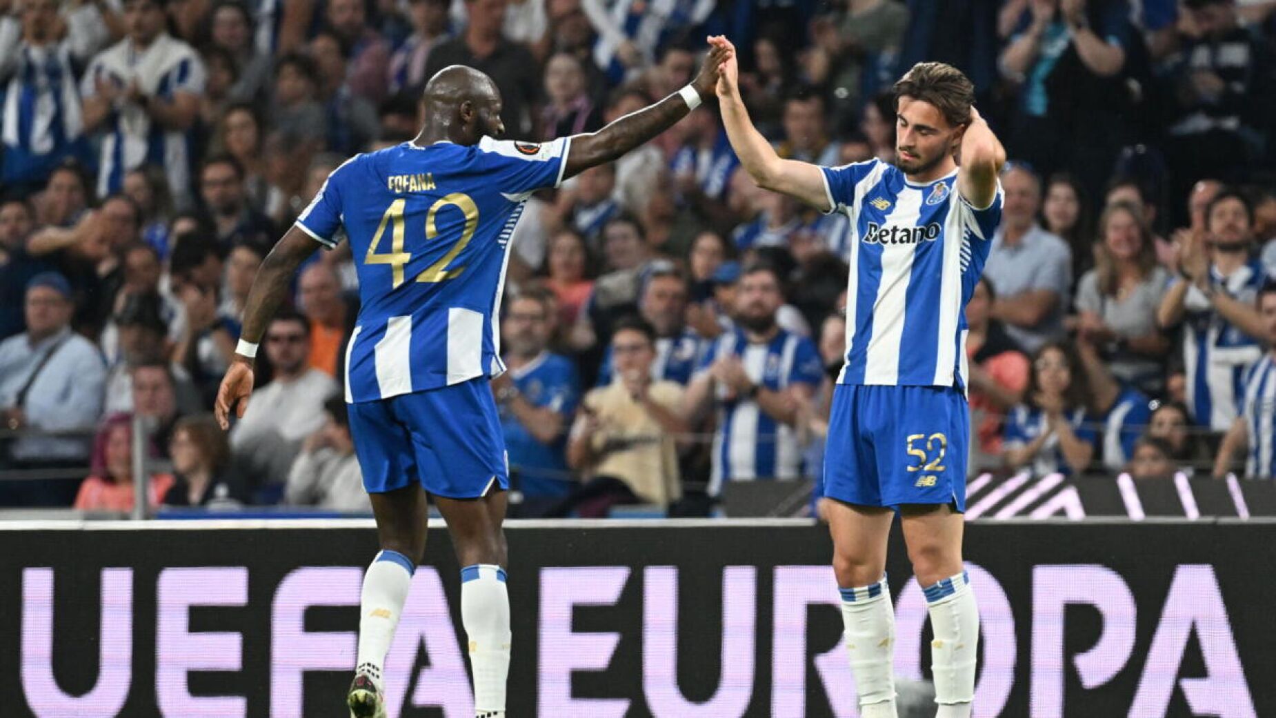 Porto em Nottingham quinta-feira: Farioli focado, V&iacute;tor Pereira &agrave; espera &mdash; e o Porto chega em forma depois do 3-1 no Estoril