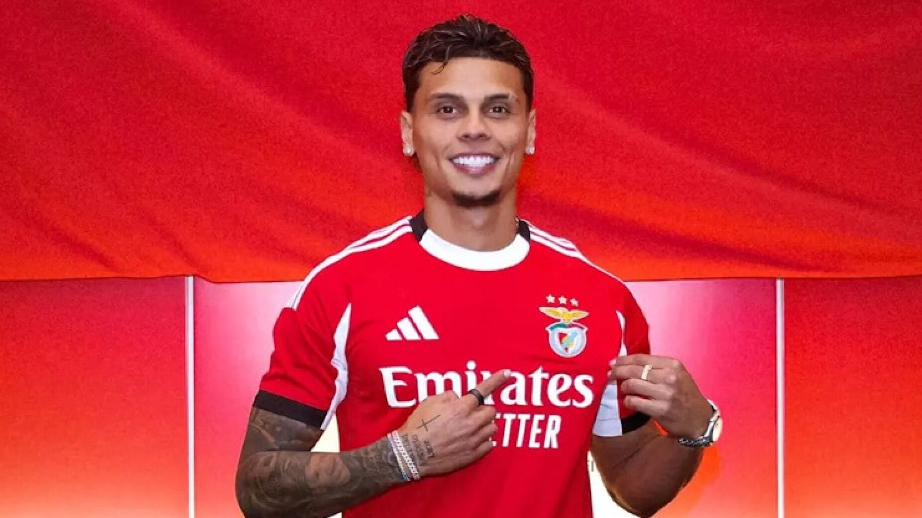 Richard Ríos já fala à Benfica e num português perfeito (VÍDEO)