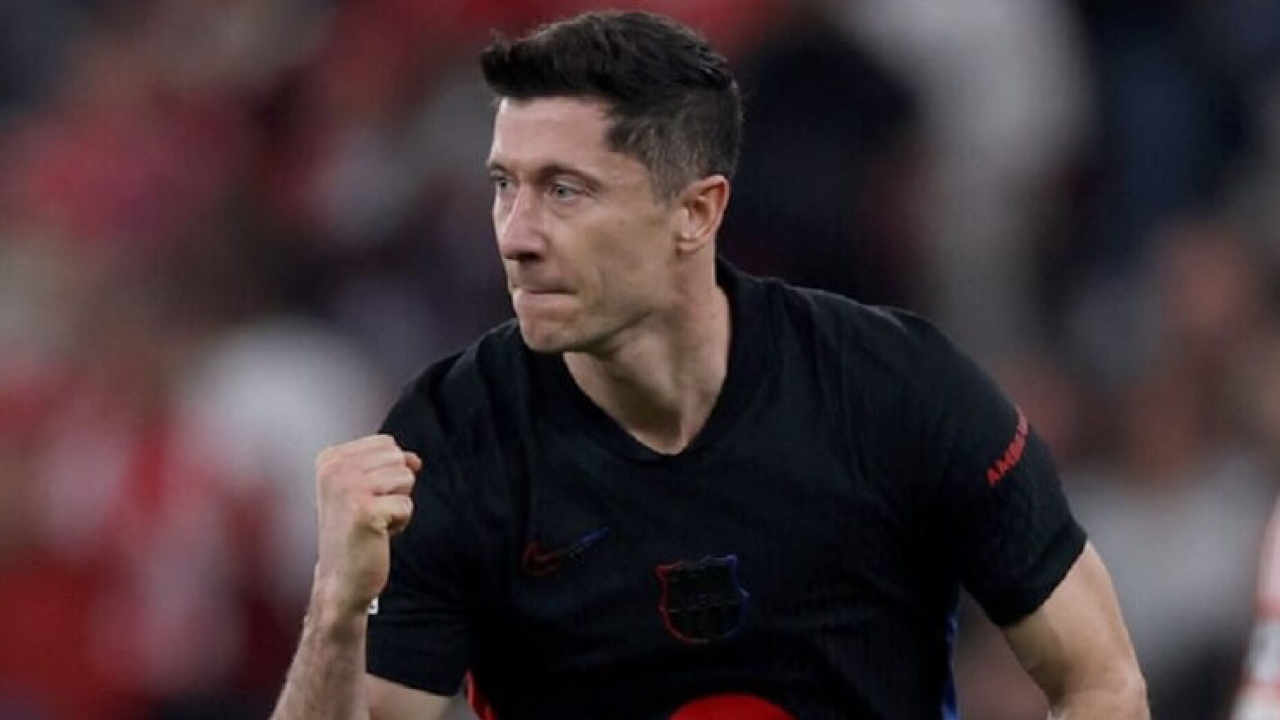 Lewandowski iguala recorde de Ronaldo contra o Benfica