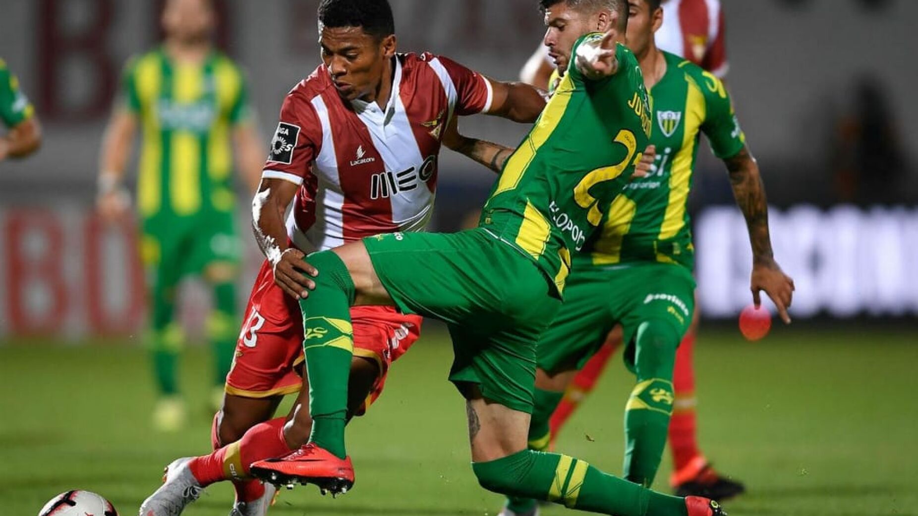 Um jogo que disse tudo&hellip; e deixou dois hist&oacute;ricos ainda mais perto do abismo