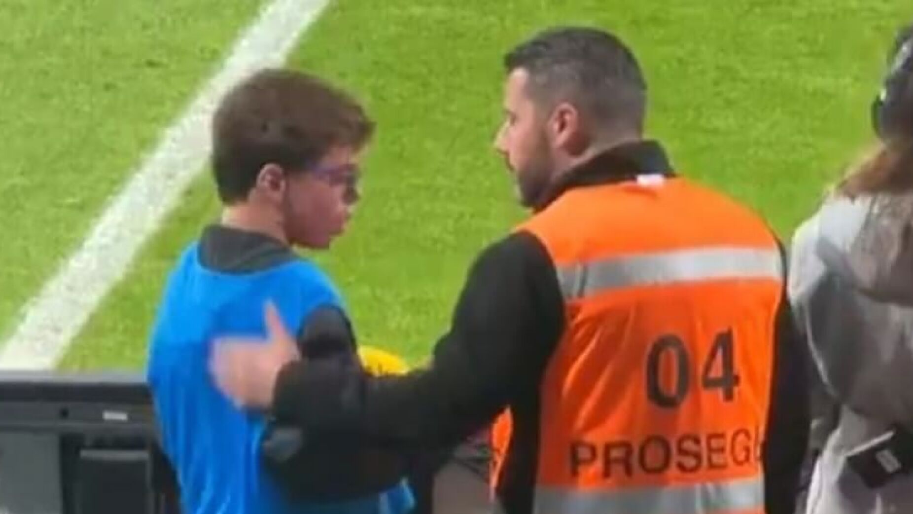 Steward deixa criança a chorar no Sporting-Sta Clara (Vídeo)