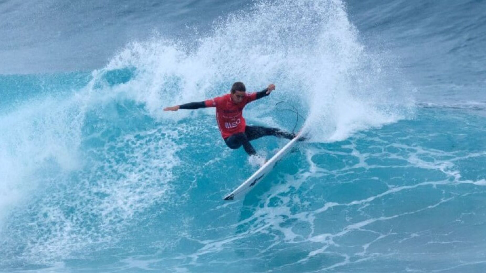 Tubos, surpresas e emoção: Liga MEO Surf 2025 aterra em grande nos Açores