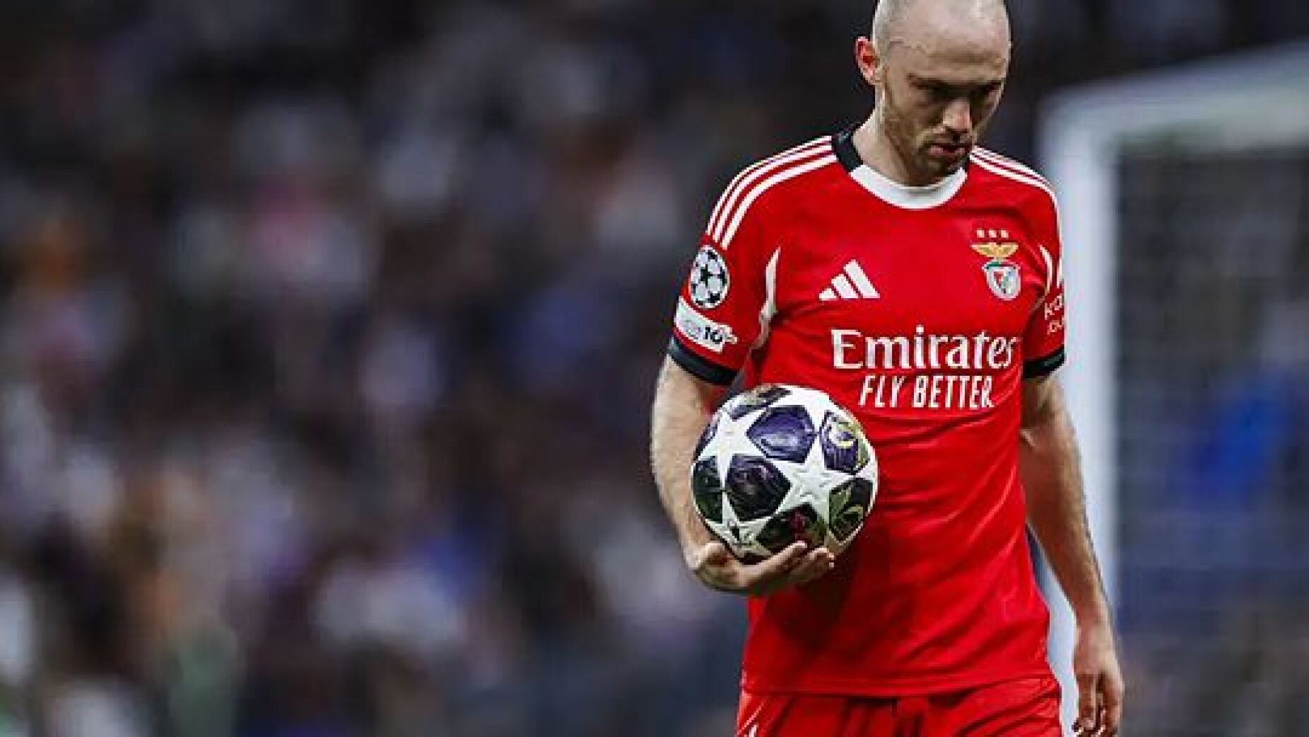 Pe&ccedil;a-chave em risco: Aursnes pode falhar cl&aacute;ssico com o FC Porto pela primeira vez