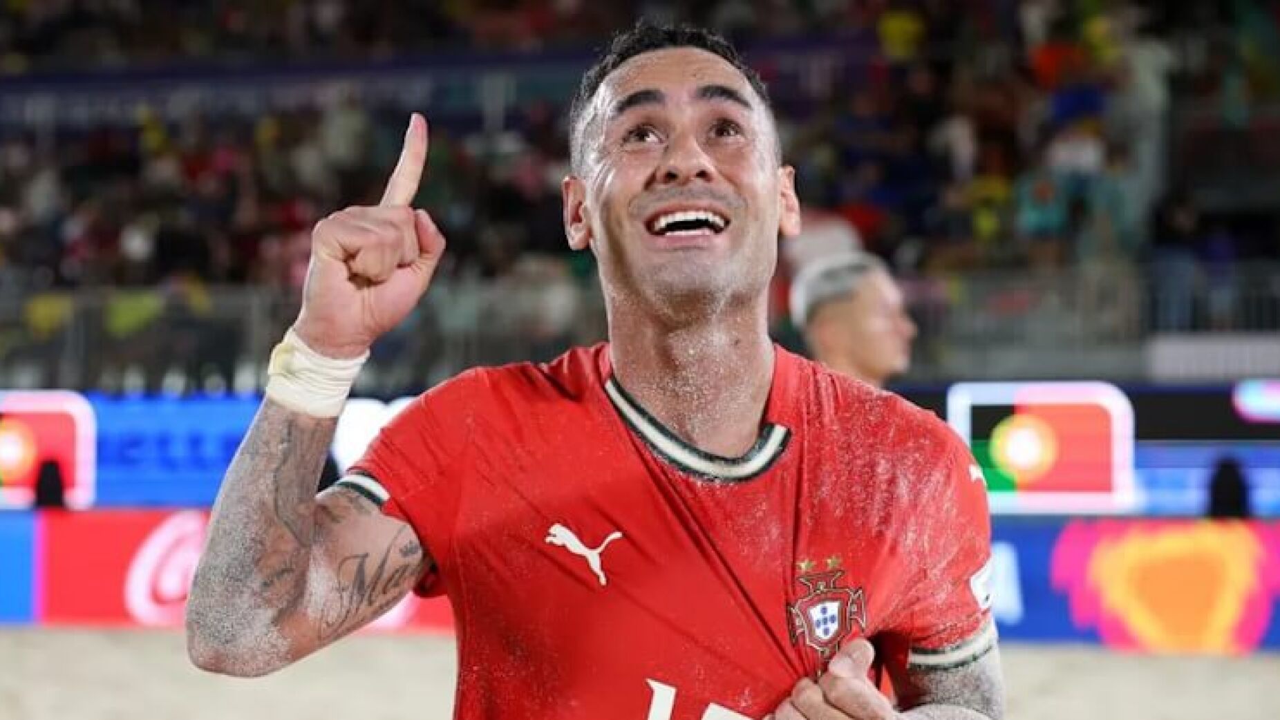 Bê Martins eleito o melhor jogador do mundo de futebol de praia