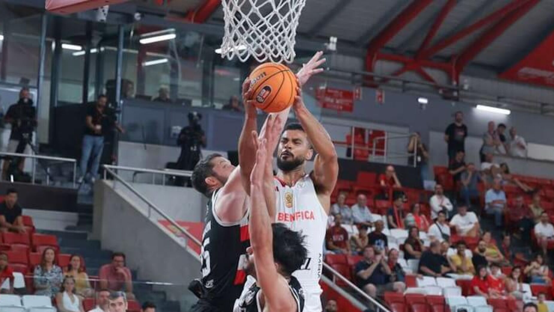 Benfica elimina Ovarense e está na final da Liga de basquetebol