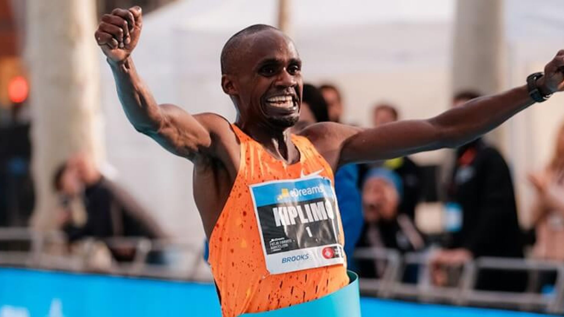 Kiplimo faz história e bate recorde mundial da meia maratona