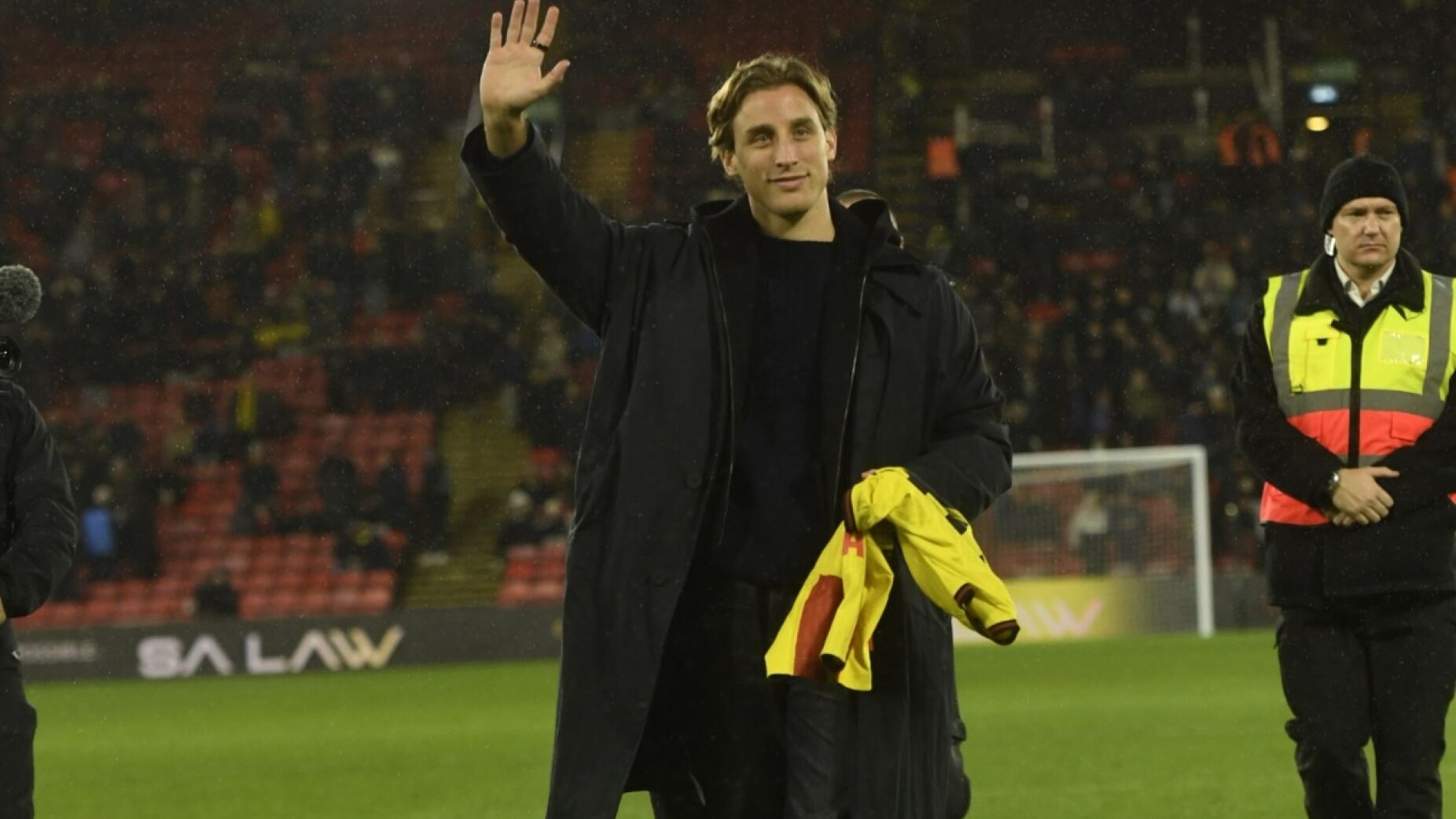 Do coma aos relvados ingleses: a hist&oacute;ria de supera&ccedil;&atilde;o que devolve Edoardo Bove ao futebol