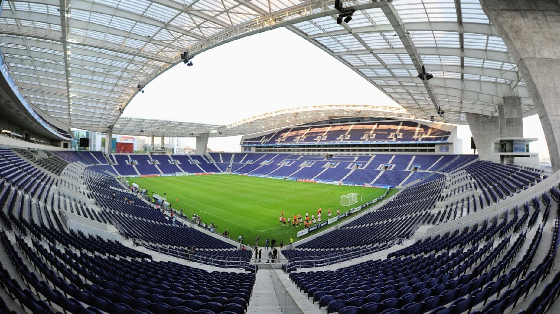 Corrida aos bilhetes: adeptos do Benfica esgotam lote para o Drag&atilde;o em poucas horas