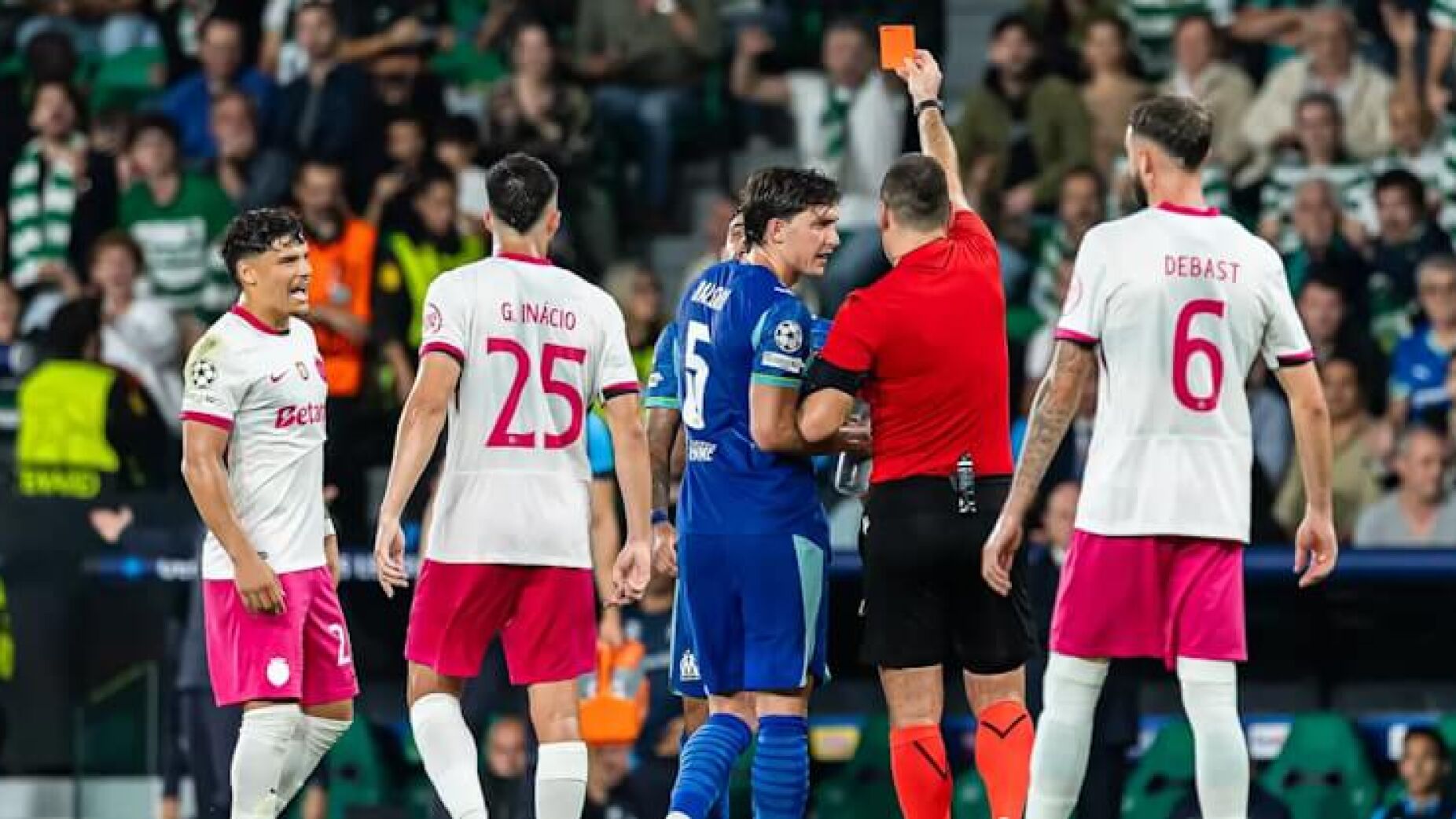 Franceses arrasam Emerson após expulsão no Sporting-Marselha
