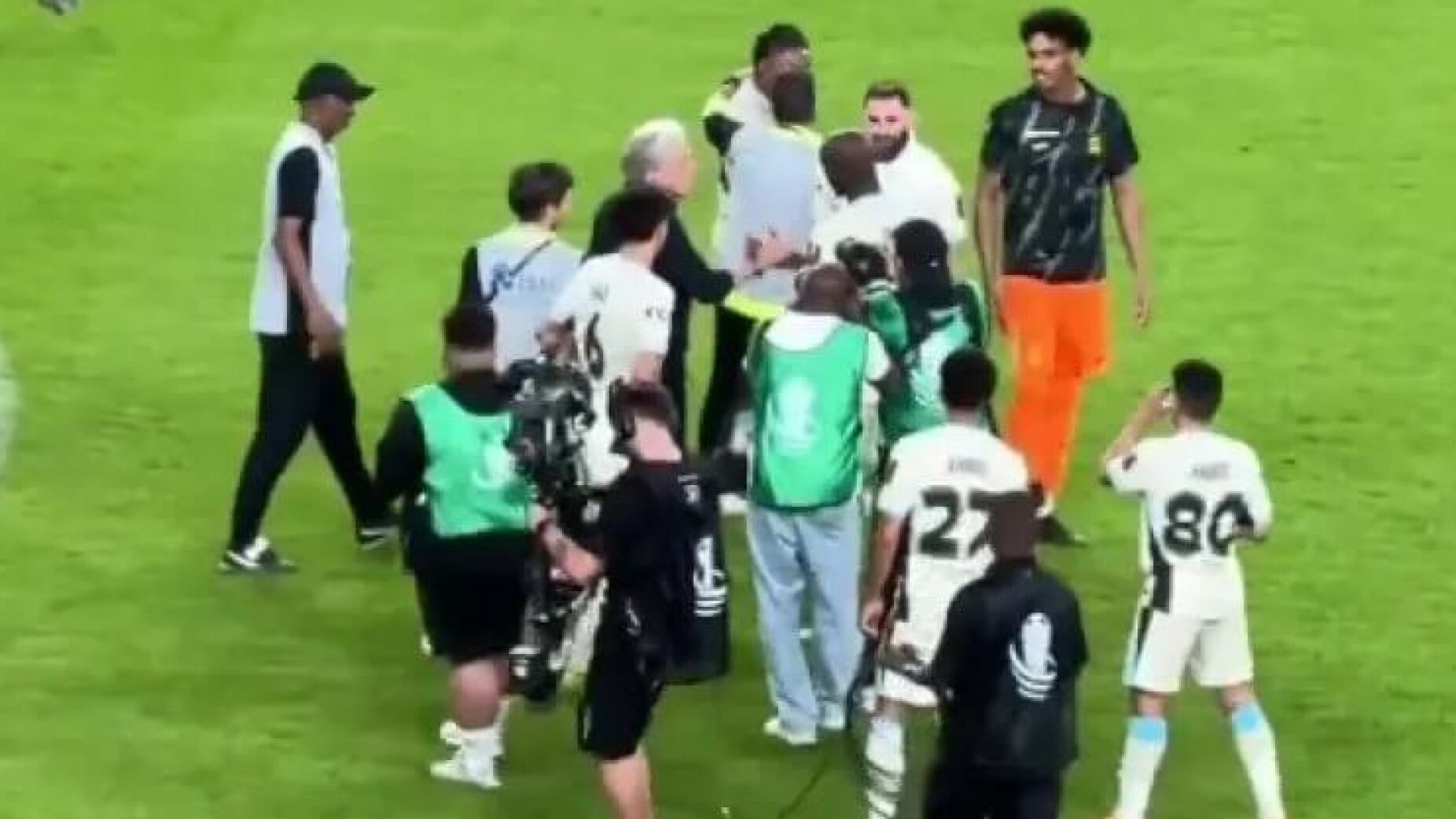 Danilo Pereira pegou-se com Jesus e Conceição meteu-se ao barulho (Vídeo)