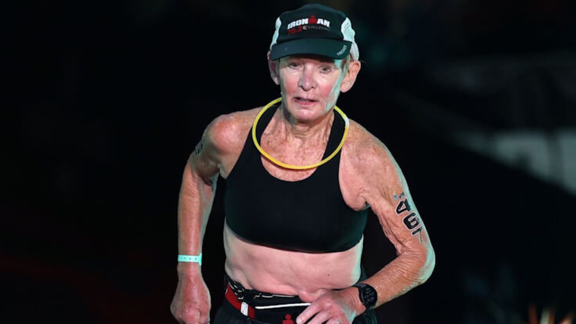 Av&oacute;zinha de 80 anos torna-se na mulher mais velha a terminar o Ironman