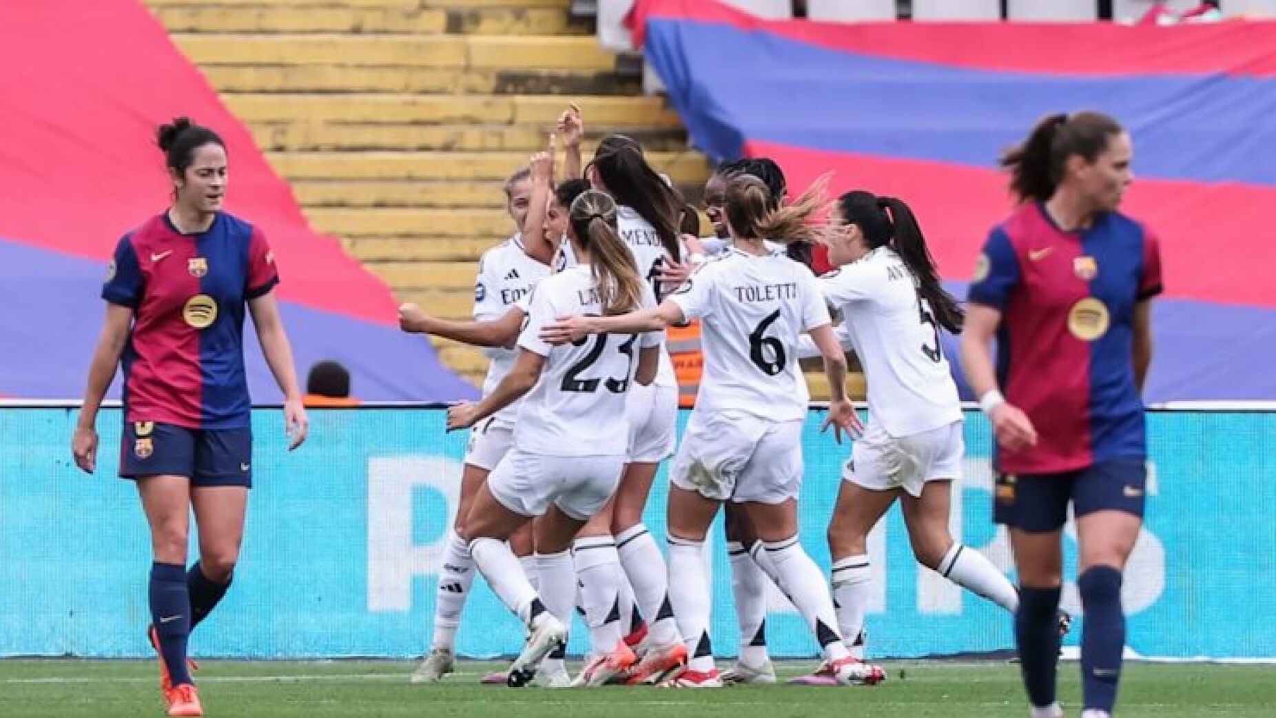 Futebol feminino: Real Madrid vence Barça pela 1ª vez em clássico polémico