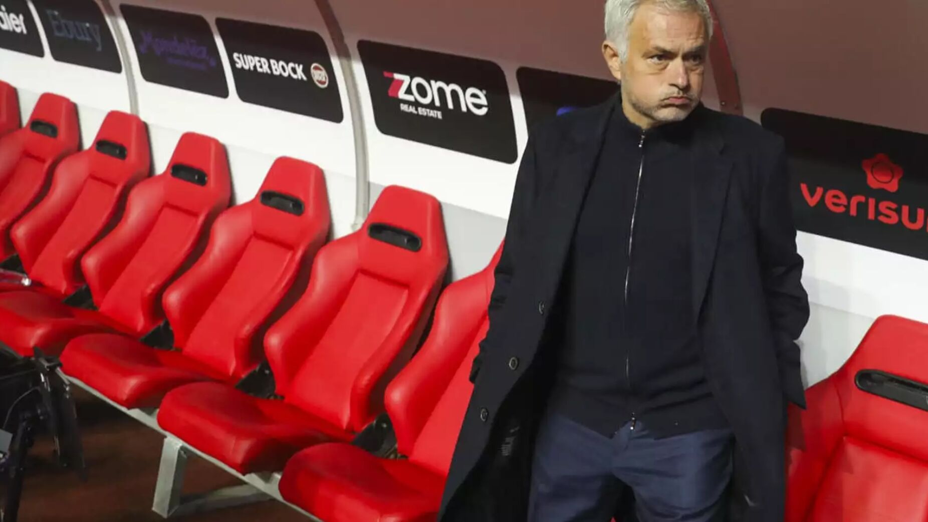 &laquo;Horr&iacute;vel, inexplic&aacute;vel e inaceit&aacute;vel&raquo;: Mourinho arrasa exibi&ccedil;&atilde;o do Benfica e deixa avisos para o Drag&atilde;o