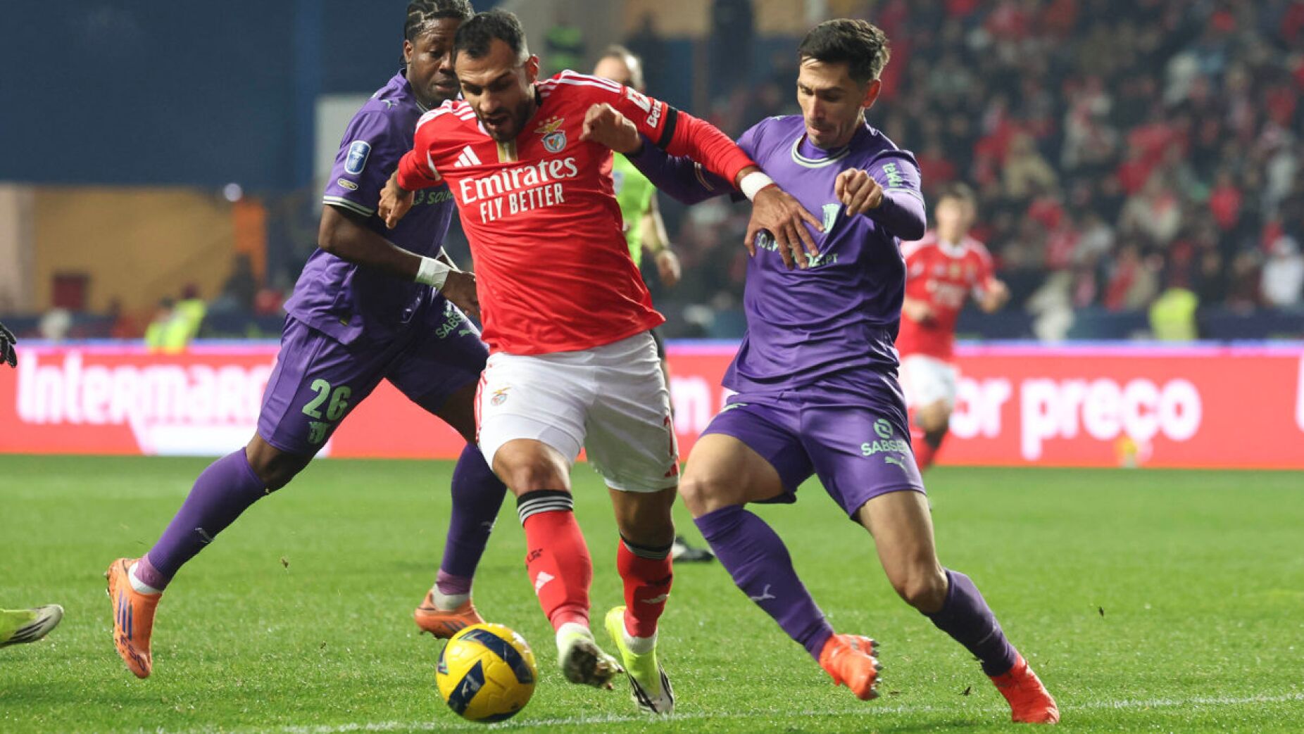 Benfica 2-2 Braga: gola&ccedil;o de Gorby apaga a Luz &mdash; e o Sporting passa para segundo