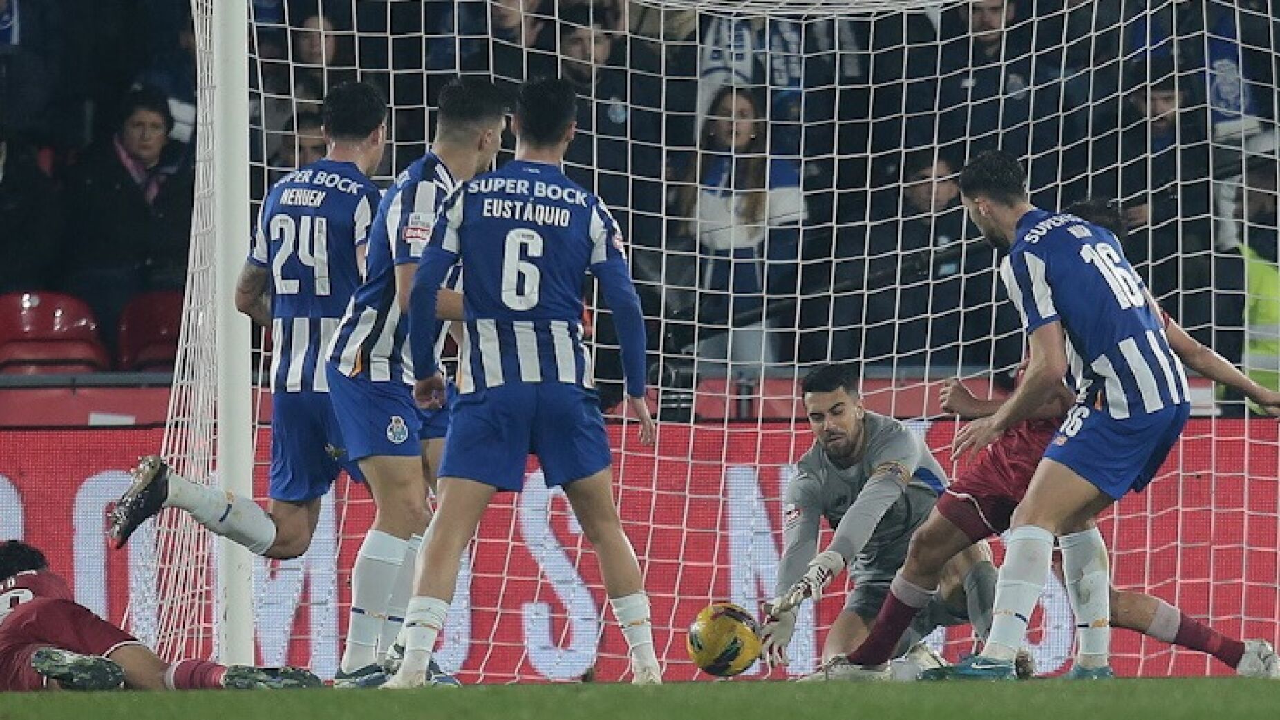 Bicada de Arantes Fontes ao FC Porto após arbitragem em Barcelos