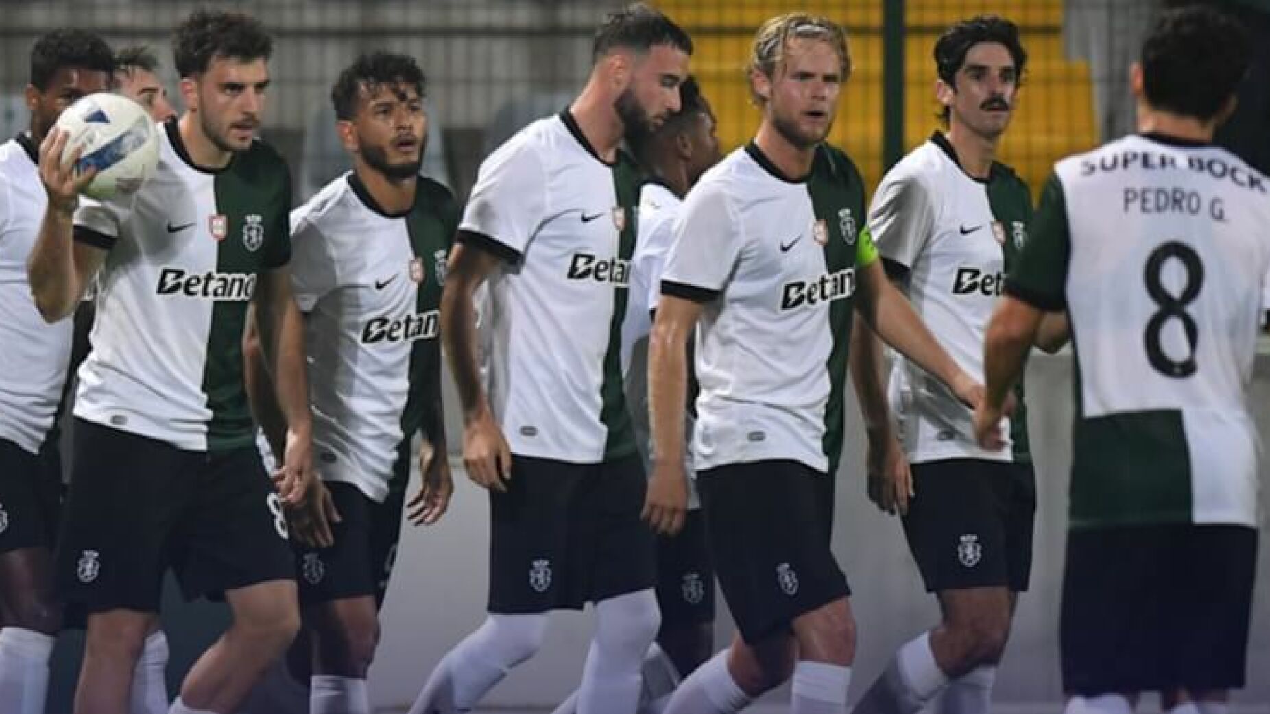 Autogolo garante vit&oacute;ria suada do Sporting na Ta&ccedil;a em Pa&ccedil;os