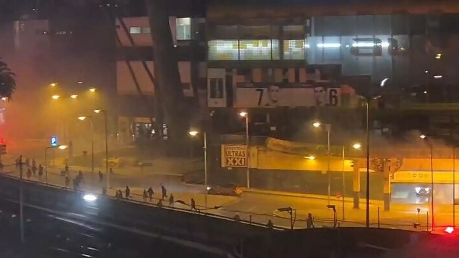 Caos antes do d&eacute;rbi em Alvalade: PSP det&eacute;m 124 adeptos e apreende arma branca e martelo