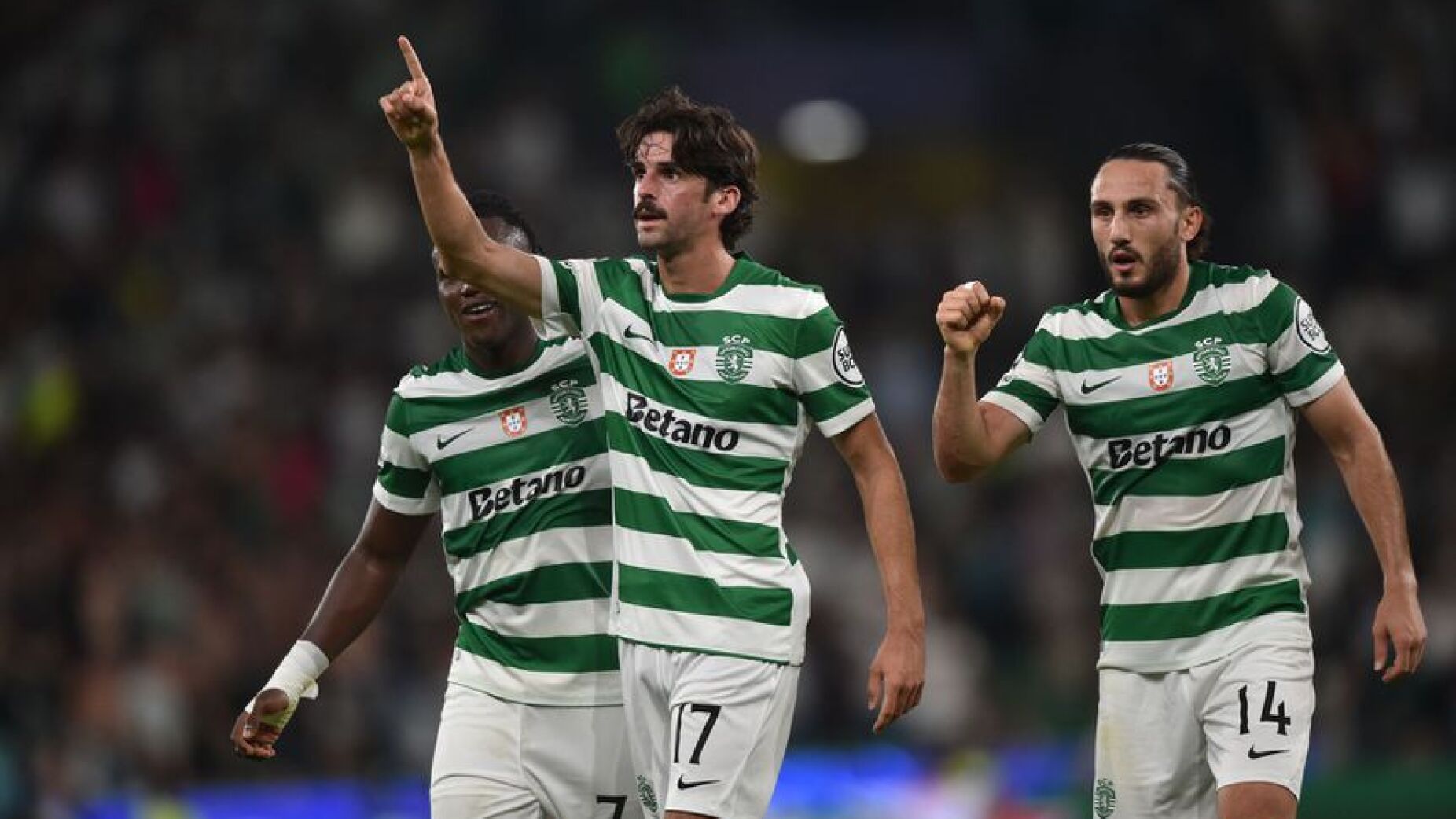 Francisco Trinc&atilde;o com futuro em aberto: renova&ccedil;&atilde;o parada e sa&iacute;da no ver&atilde;o ganha for&ccedil;a