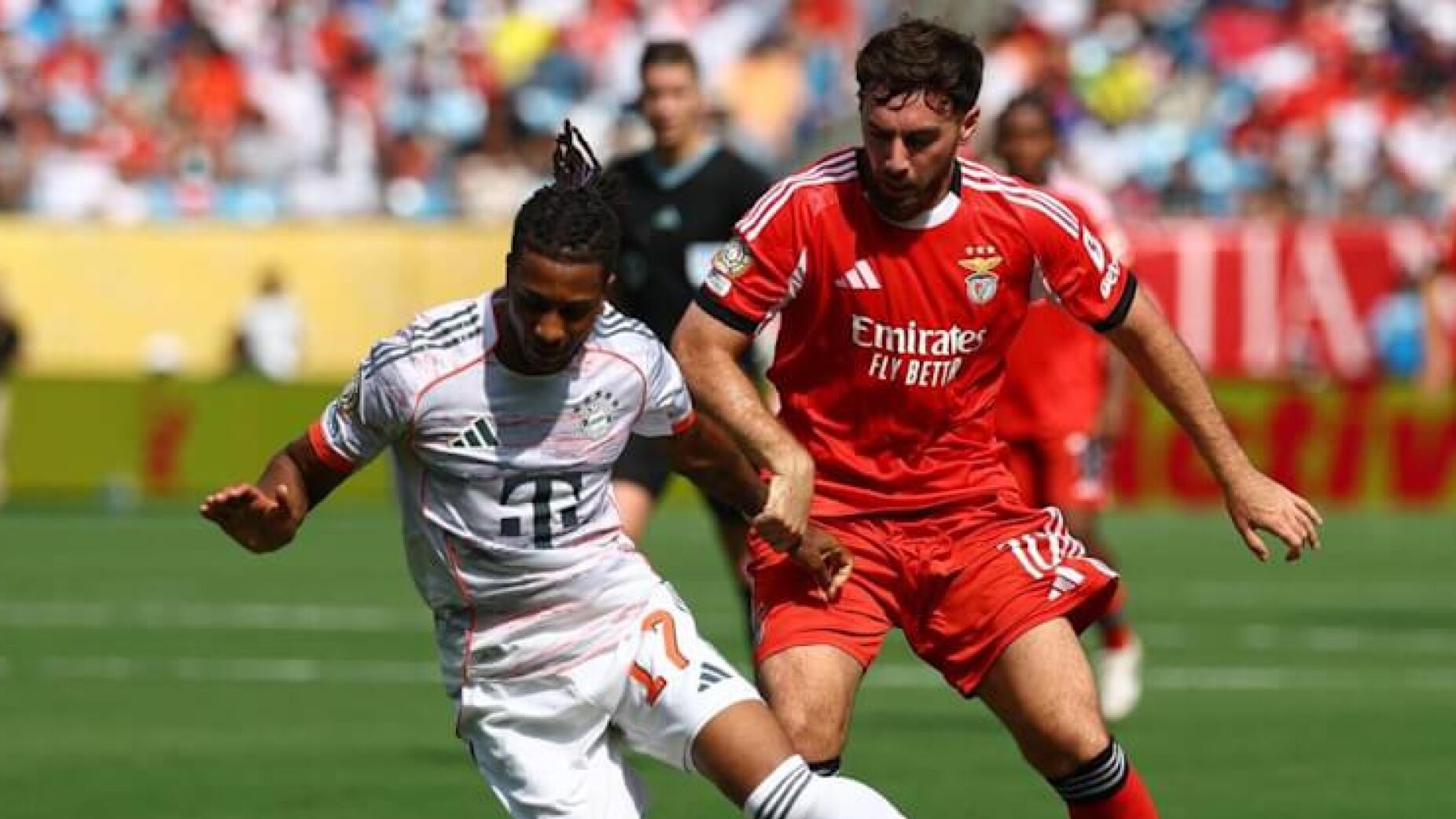 Benfica bate o pé ao todo-poderoso Bayern e acaba grupo como líder