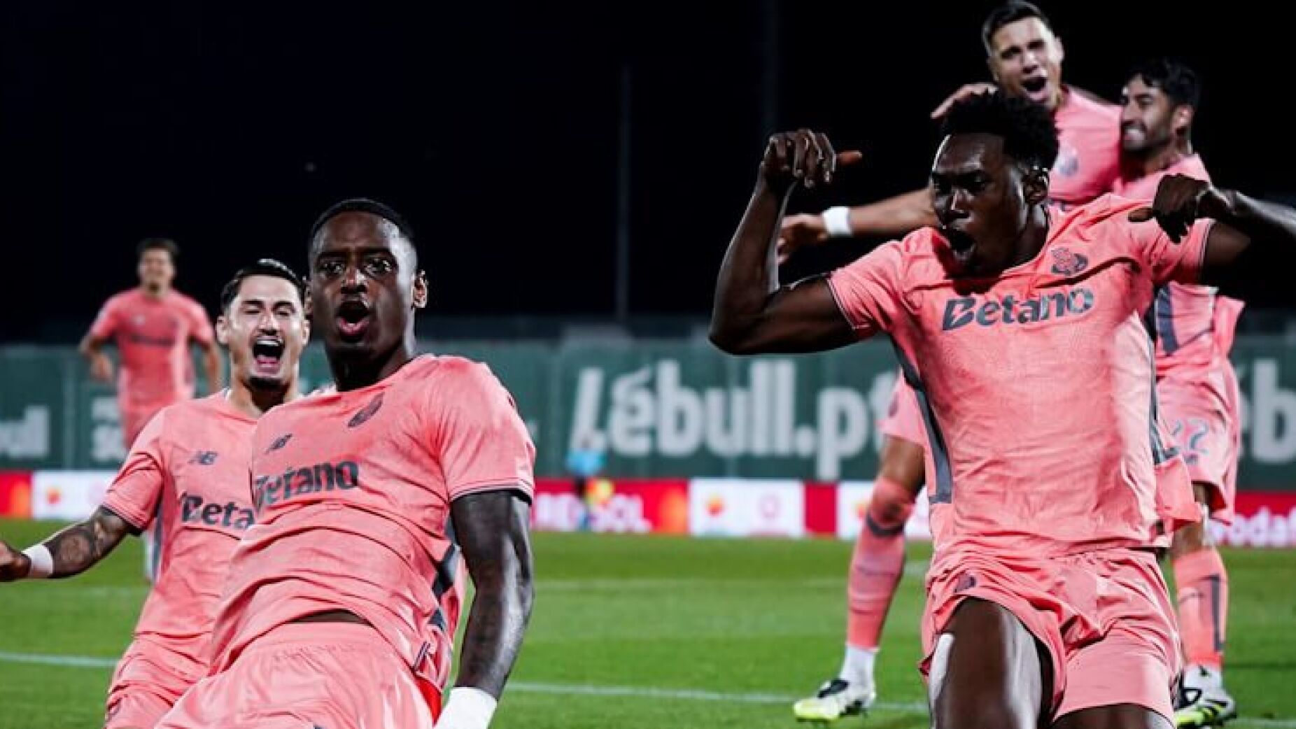 FC Porto em modo passeio sai de Vila do Conde com vitória