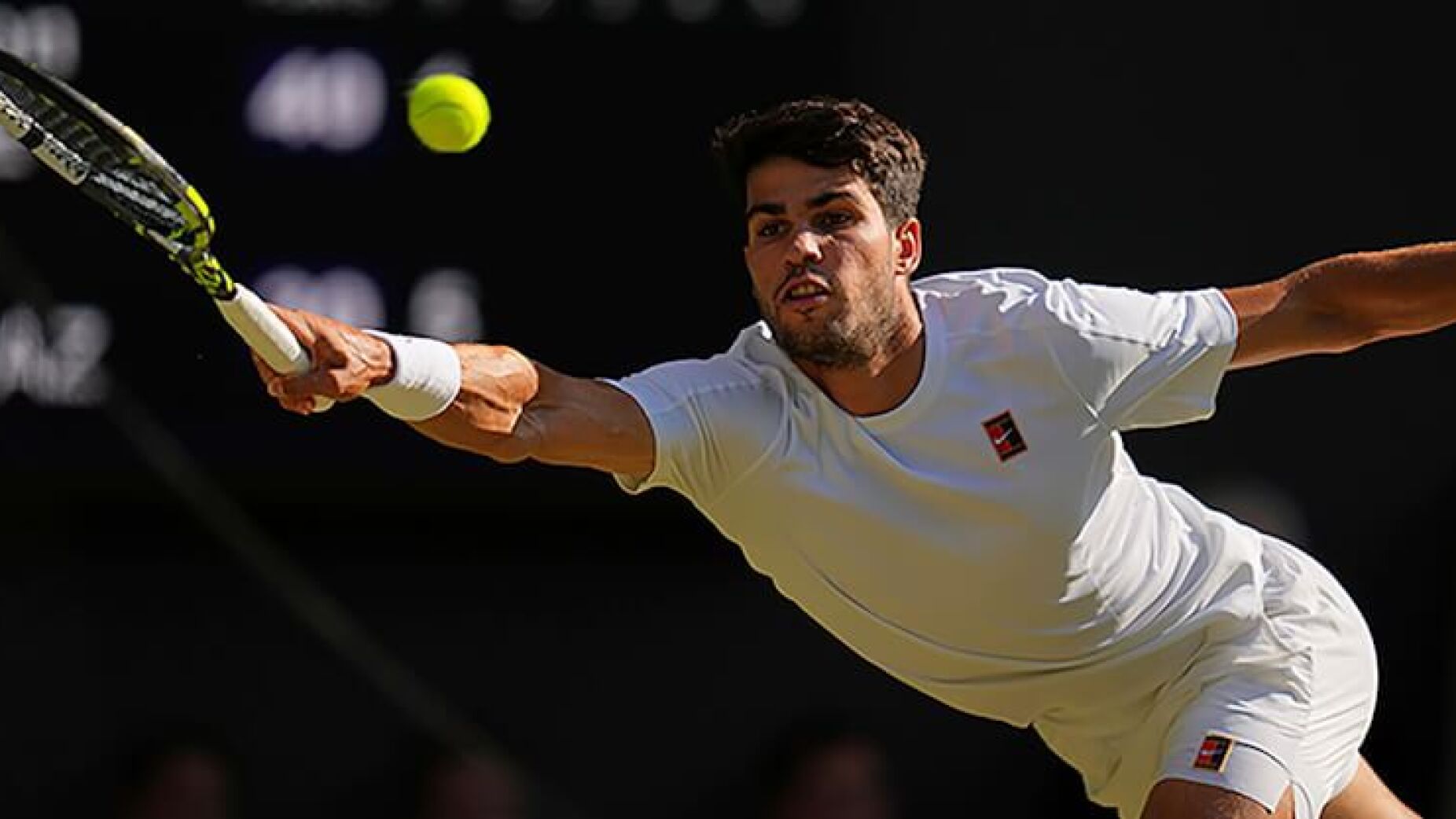Alcaraz arrasa Norrie e avança para as 'meias' de Wimbledon
