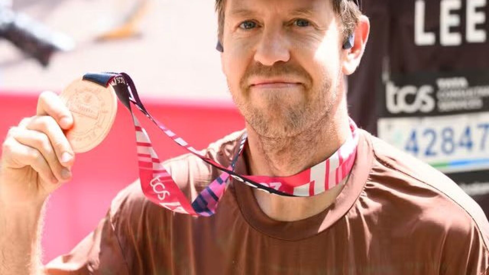 Sebastian Vettel corre Maratona de Londres em menos de tr&ecirc;s horas na estreia na dist&acirc;ncia