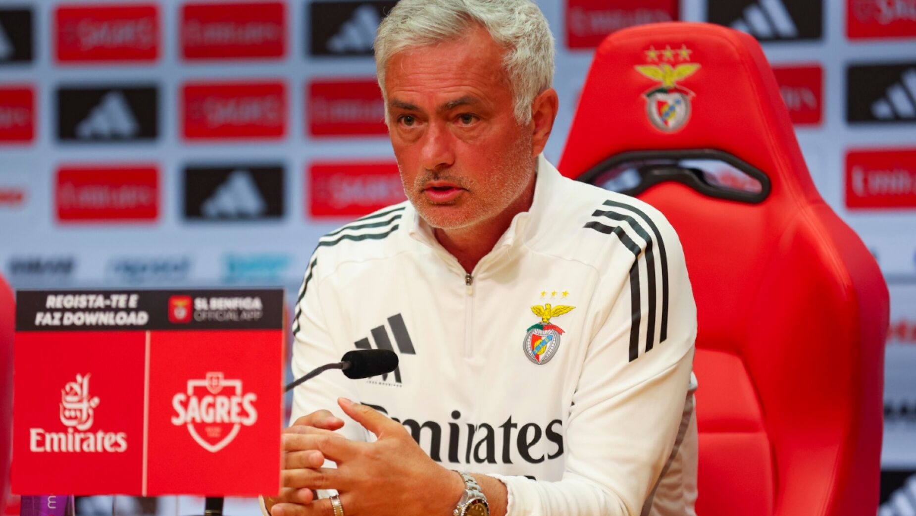 MOURINHO EM MODO TOCHA: "Hjulmand aprendeu portugu&ecirc;s para falar melhor com os &aacute;rbitros? &Eacute; FANT&Aacute;STICO!"