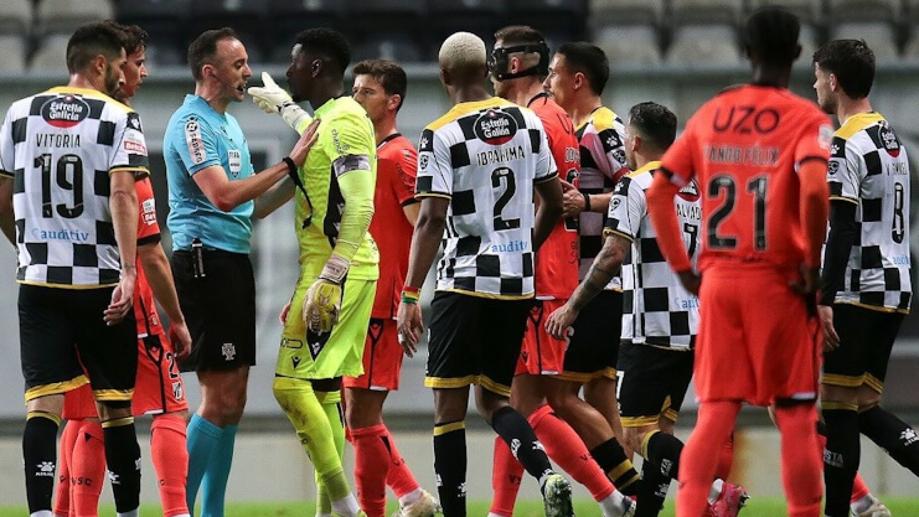 Bruno Varela alvo de insultos racistas no Boavista-V. Guimarães